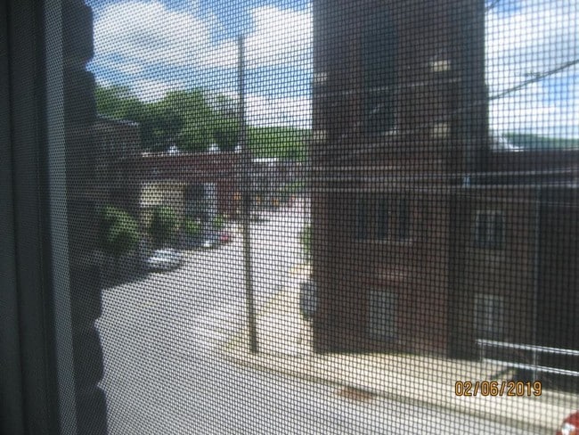 Building Photo - 216 E Main St