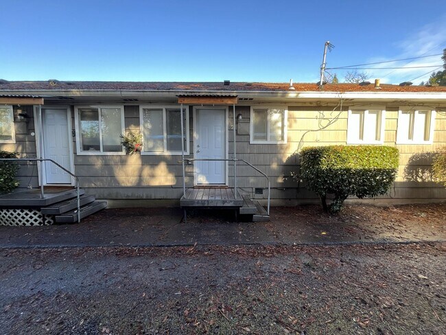 Foto del edificio - Cozy 1-Bedroom Apartment with Natural Light & Outdoor Living-Single level, feels more like a home...