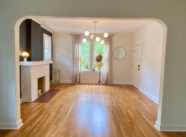 Foto del edificio - 6104 N Suwanee Ave