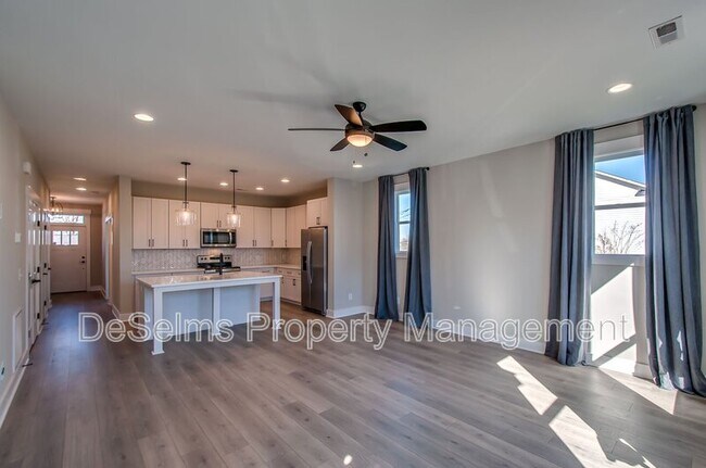 Foto del edificio - 2061 Oakwood Ave