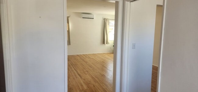 Building Photo - 719 S Walnut