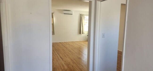 Foto del edificio - 719 S Walnut