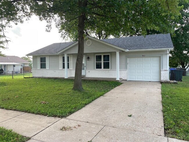 Foto del edificio - 1662 Knightwood Ln