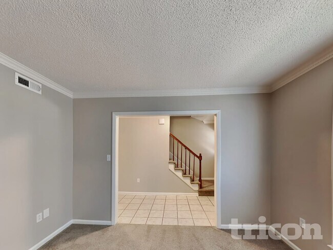 Building Photo - 7400 Palmetto Ct