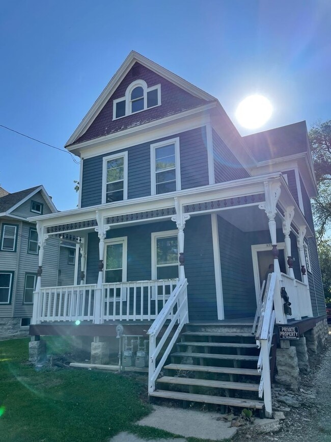 Building Photo - 637 Franklin St