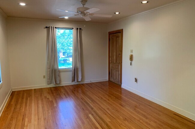 Den / Living Room - 2954 Hundred Oaks Ave