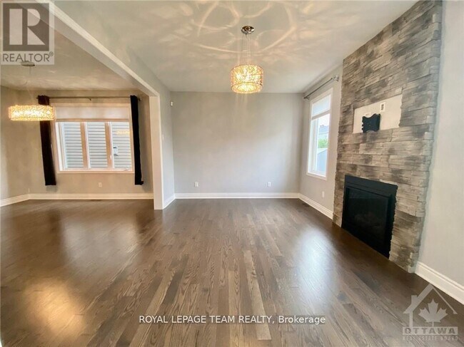 Building Photo - 333 Meadowbreeze Dr