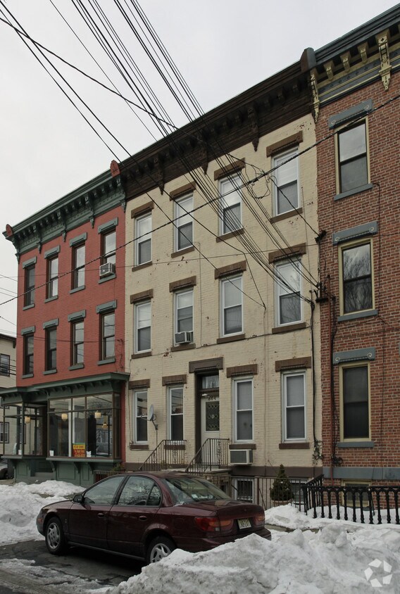 Building Photo - 364 8th St