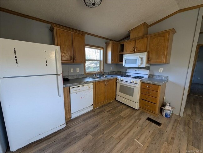Building Photo - 13 Tanglewood Park Dr
