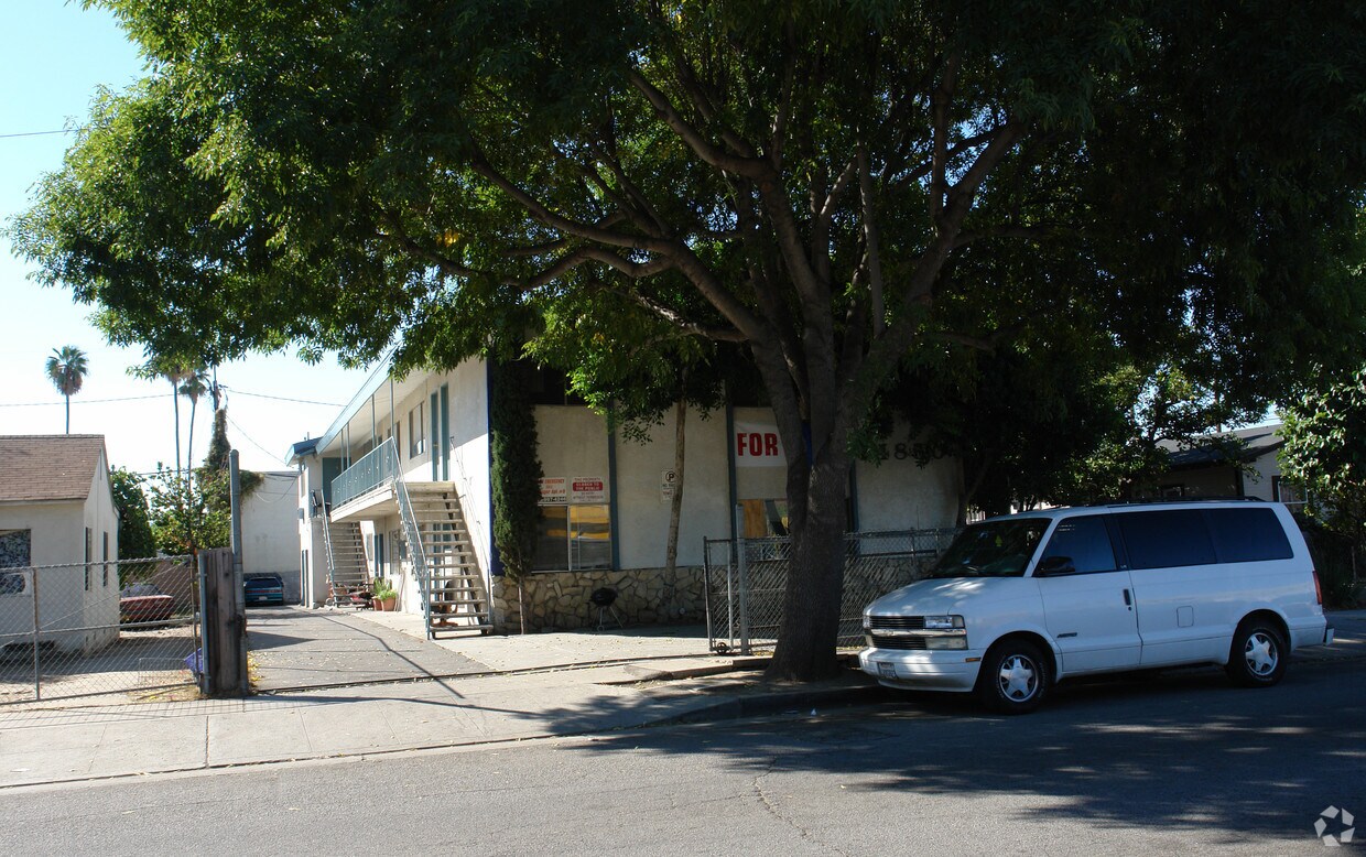 Foto principal - 14850 Delano St