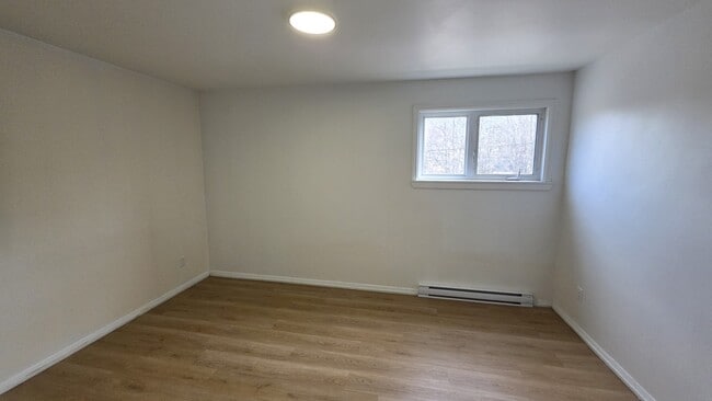 Building Photo - 9 Connaught Ave
