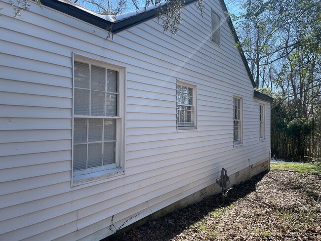 Building Photo - 5005 W 31st St