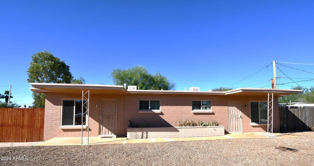 Foto principal - 2908 N Euclid Ave