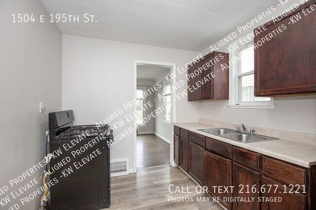 Building Photo - 1504 E 195th St