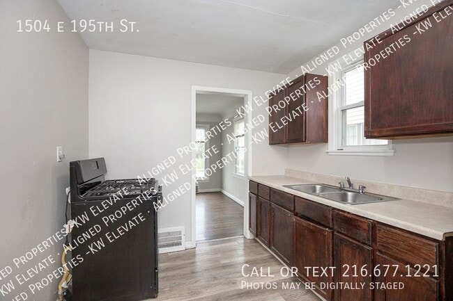 Foto del edificio - 1504 E 195th St