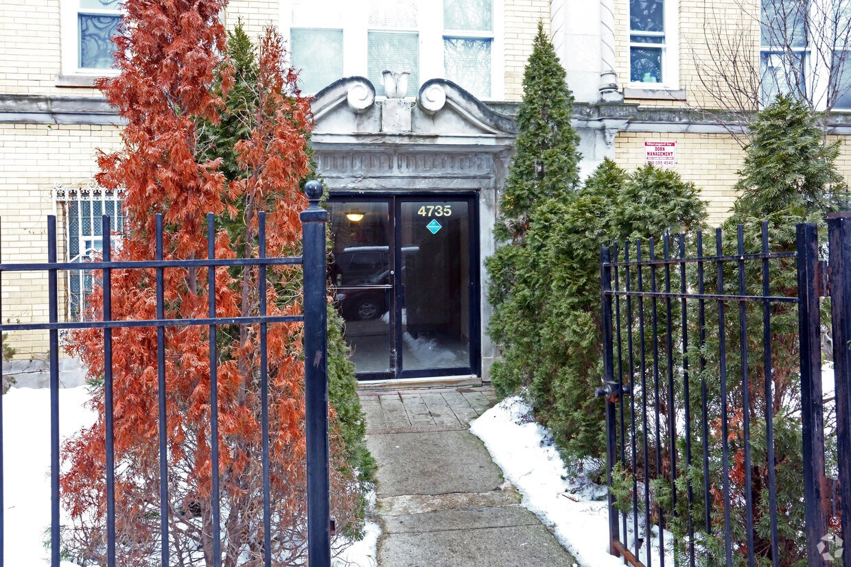 Building Photo - 4735-4737 N Malden St