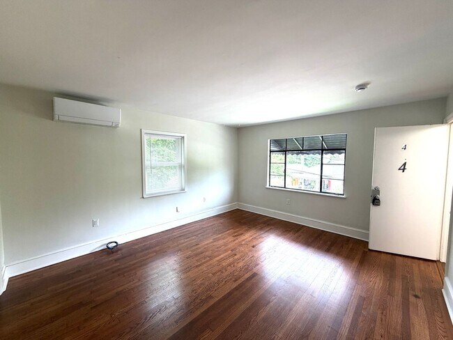 Foto del edificio - Central AVL - 1/1 Updated Apartment Ready Now!