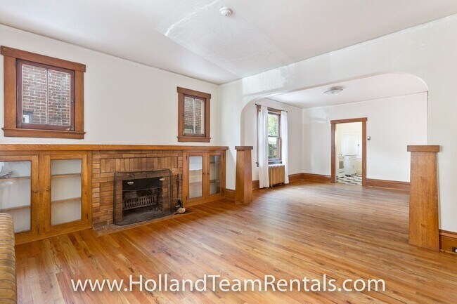 Building Photo - AWESOME WASH PARK FULL DUPLEX! 2 UNITS FOR...