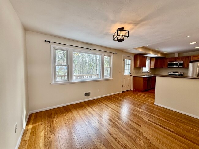 Foto del edificio - 27 Ledgewood Rd