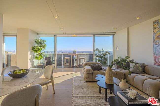 Foto del edificio - 8787 Shoreham Dr