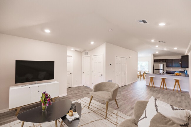 Interior Photo - 27074 Adams St
