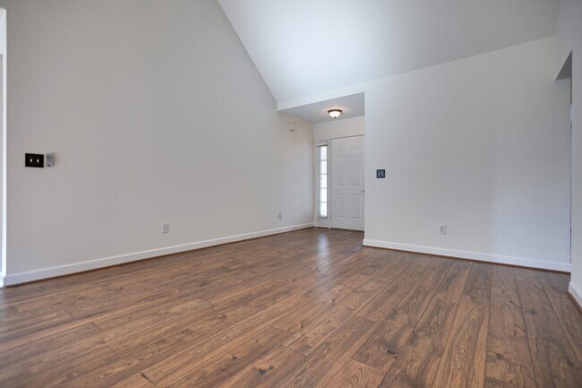 Foto del edificio - 1105 McDonough Cir