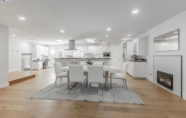 Building Photo - Vintage Hills, Pleasanton 4 Bed, 3 Ba., So...