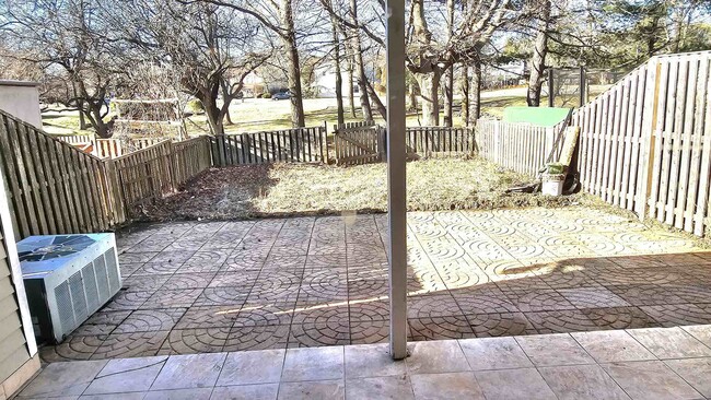 Foto del edificio - 37 Anderson Ct