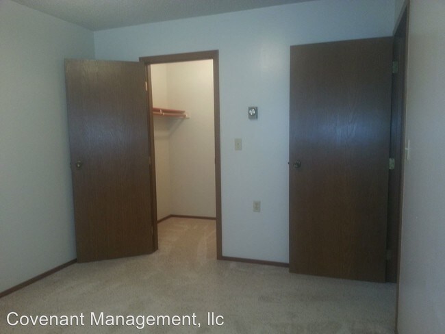 Building Photo - 1 br, 1 bath Apartment - 320 7th St.