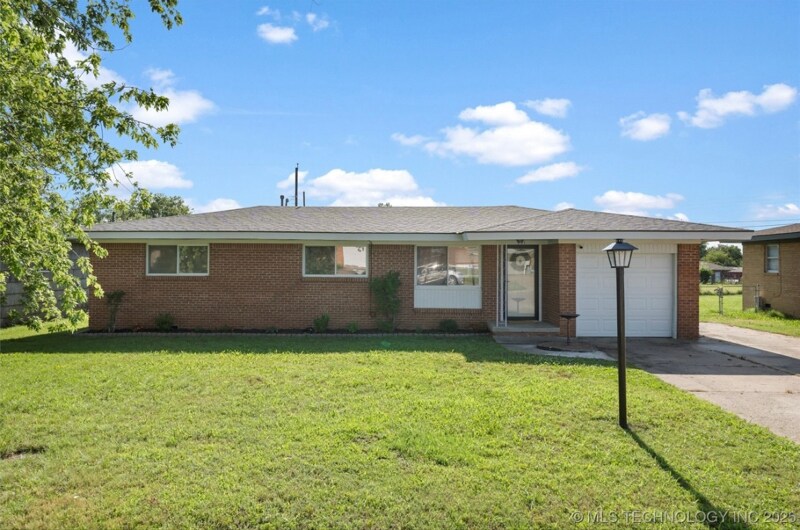 Foto principal - 321 NE Elmhurst Ave