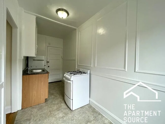 Photo - 3312 W Schubert Ave (Chicago, IL) Apartment