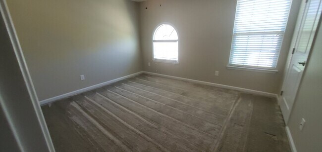 Foto del edificio - "Charming 3-Bedroom Retreat with 2.5 Baths in Charlotte's Heart – Spacious 1880 Sq Ft Gem!"