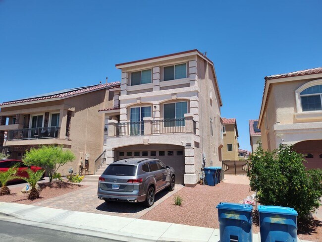 Foto del edificio - 3 story 5 bedroom