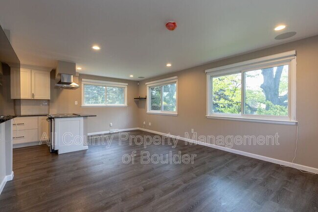 Foto del edificio - 7702 Essex Pl