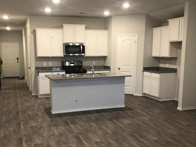 Foto del edificio - 2416 Three Wood Way