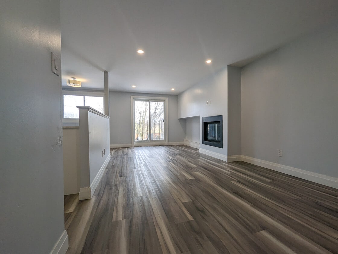 Primary Photo - 3 Bedroom Unit For Rent, Close To School A...