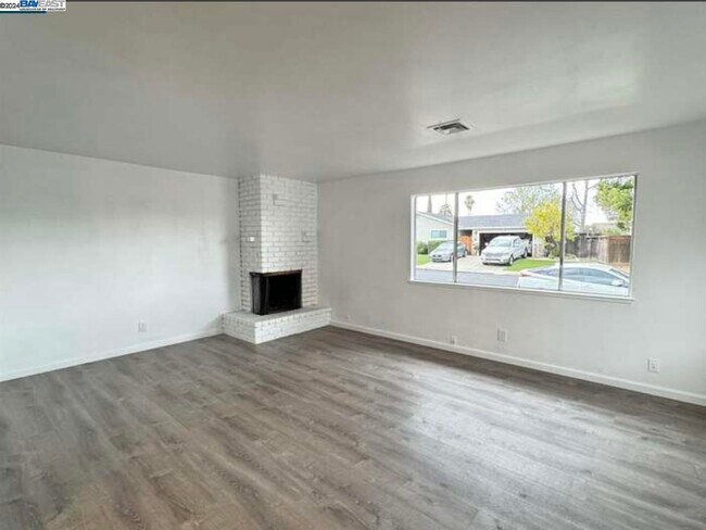 Building Photo - 1522 Rishell Dr