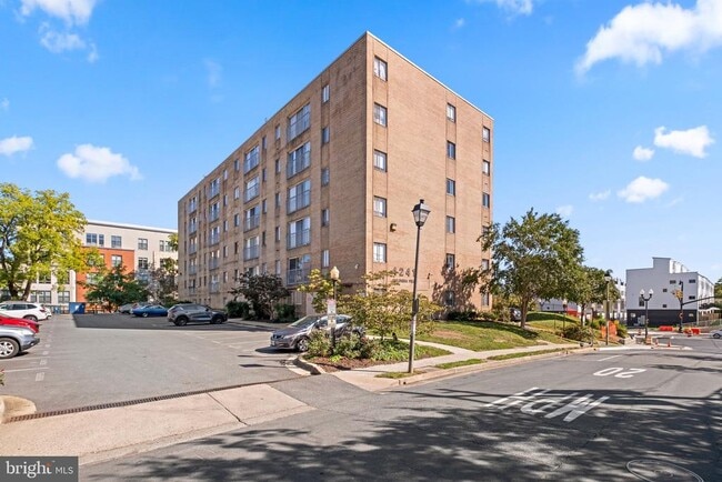 Building Photo - 4241 Columbia Pike