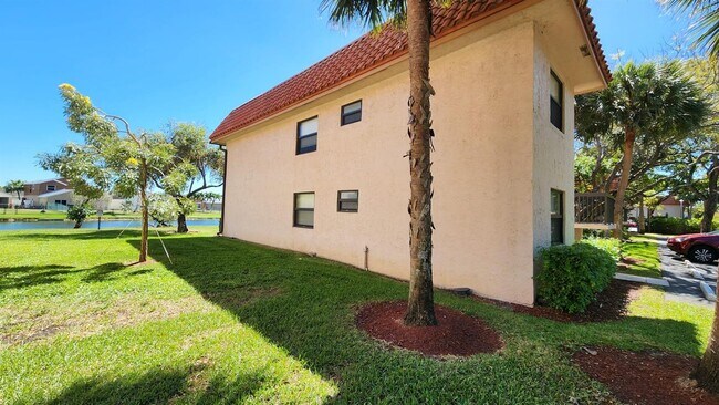 Foto del edificio - 15710 E Waterside Cir