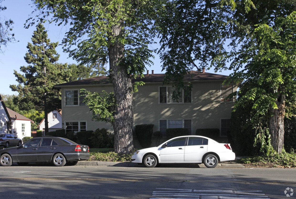 Building Photo - Taylor Court Apartments