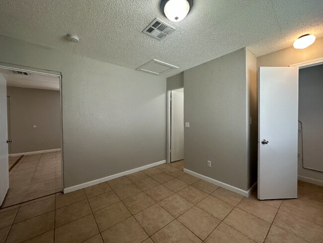 Foto del edificio - 2536 N Carroll St