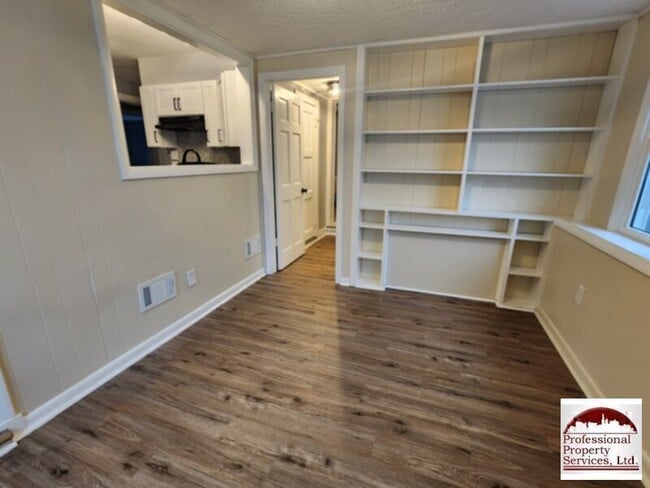 Foto del edificio - Walk to shops, dining and recreation areas!