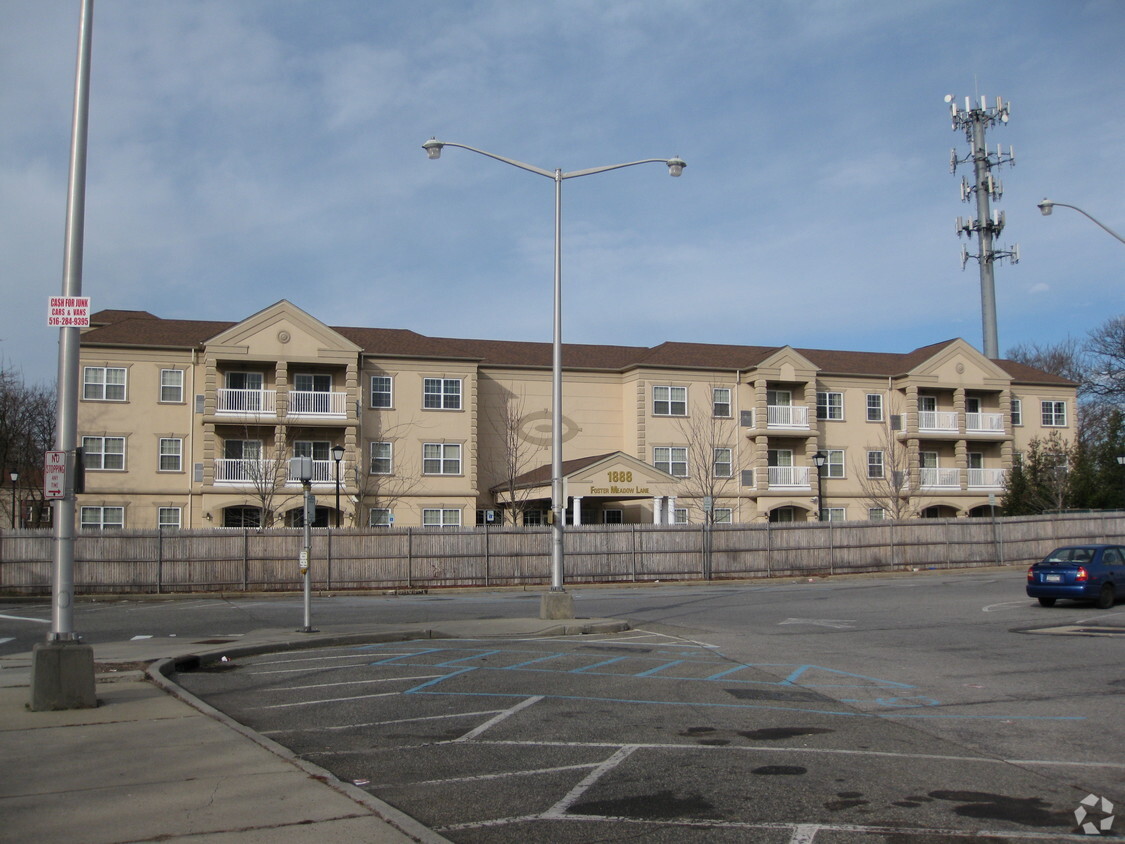 Foto del edificio - 1888 Foster Meadow Rd