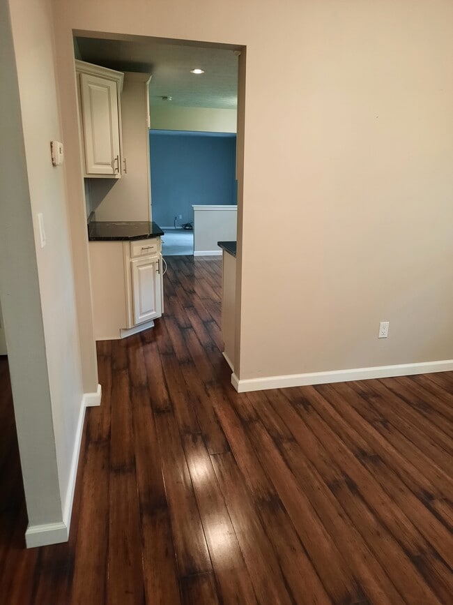 Building Photo - 1502 Amboy Dr