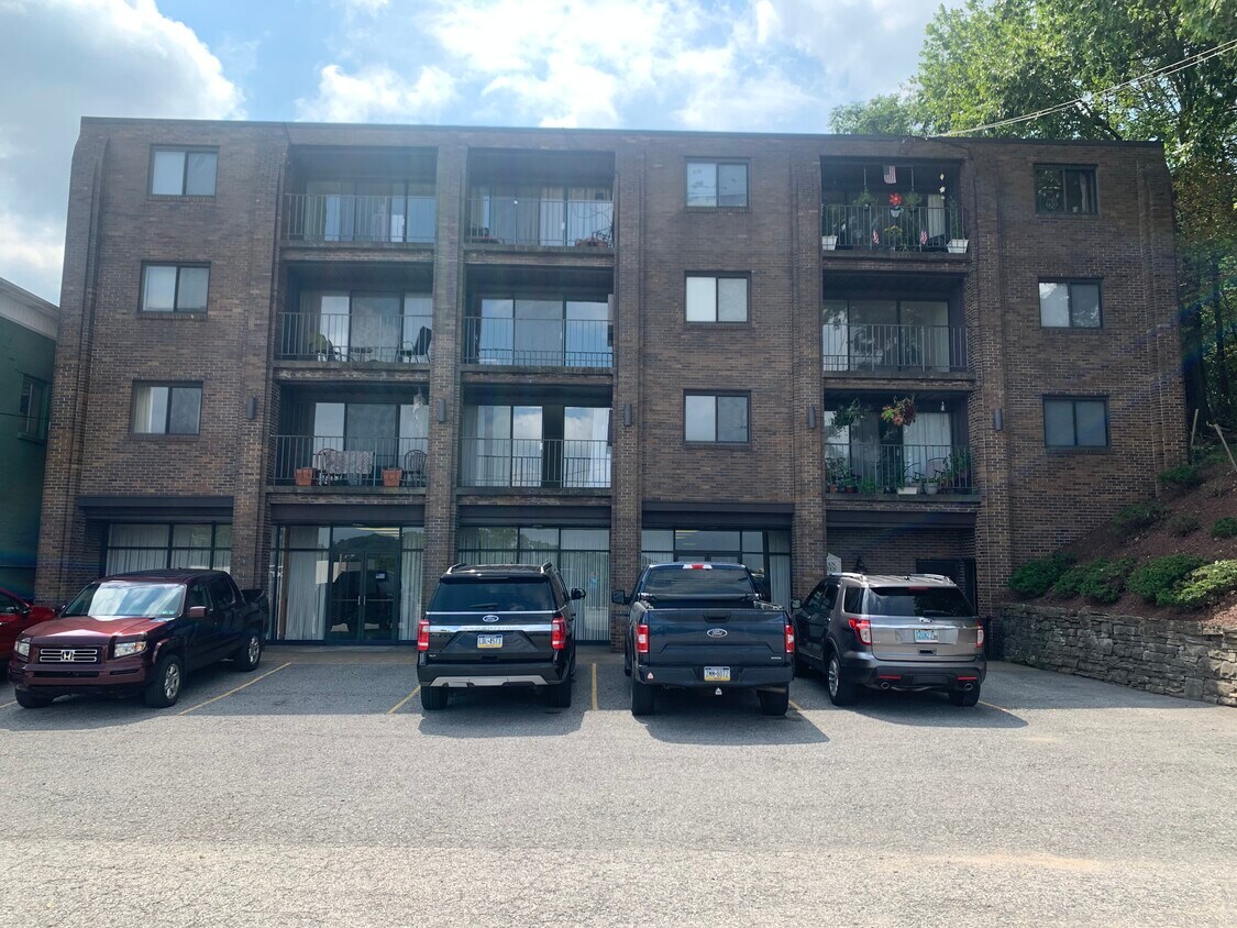 Primary Photo - 3027 S Park Rd