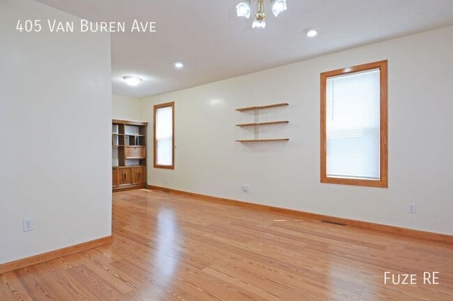Building Photo - 405 Van Buren Ave