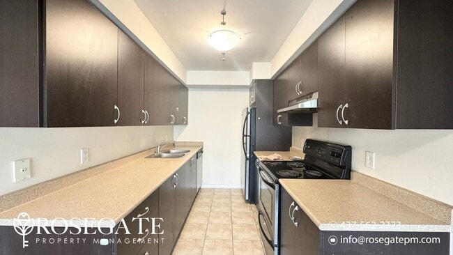 Photo du bâtiment - Newly Renovated 2-Bedroom, 1.5-Bath Stacke...