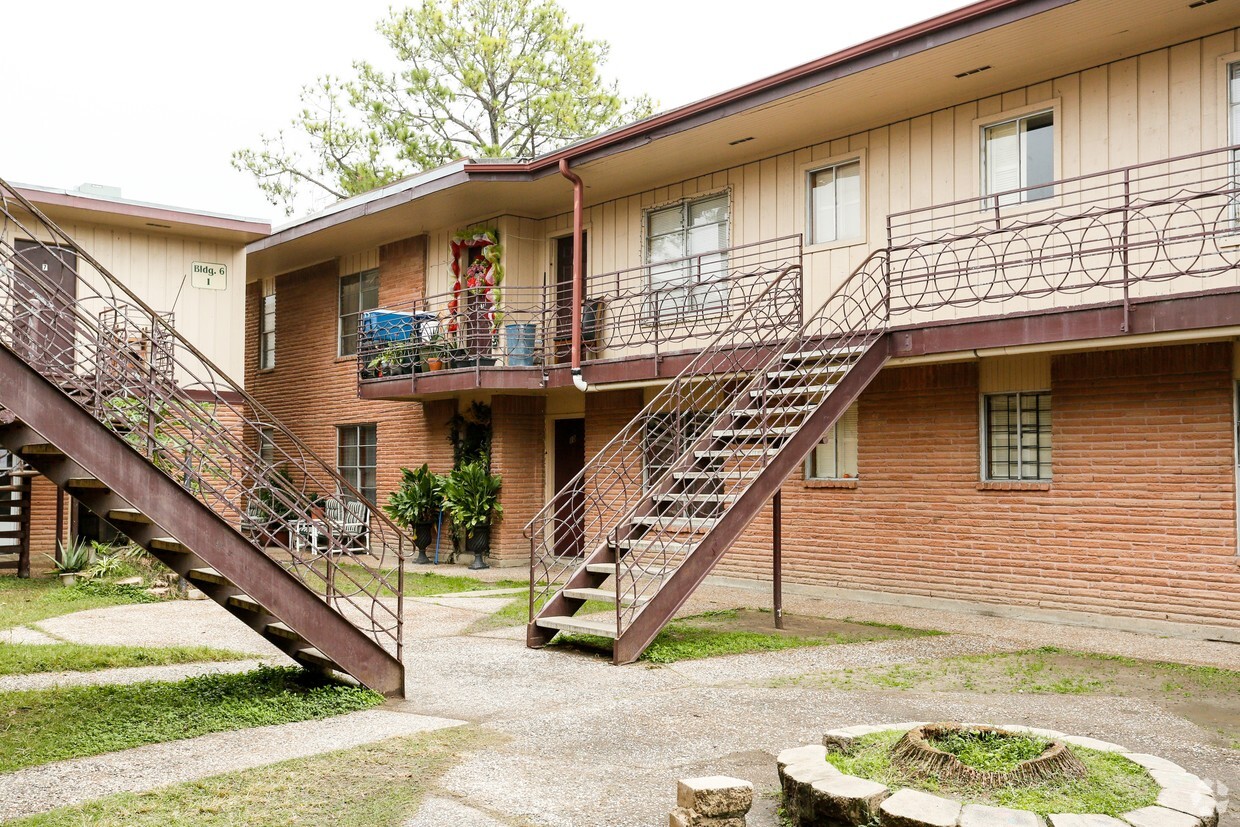 Primary Photo - Globe Apartments