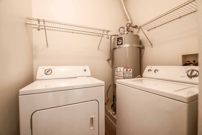 Foto del edificio - Modern Mountain’s Edge Townhouse with Community Amenities!