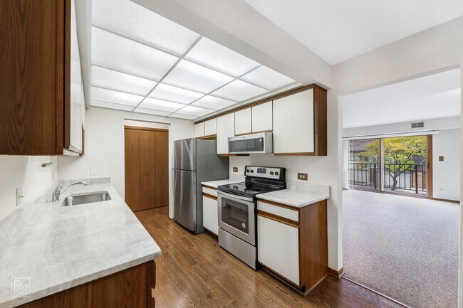 Building Photo - Two Bedroom Condo Elk Grove